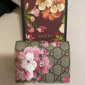 New, Gucci Wallet - GG Blooms Wallet Blooms Print Wallet